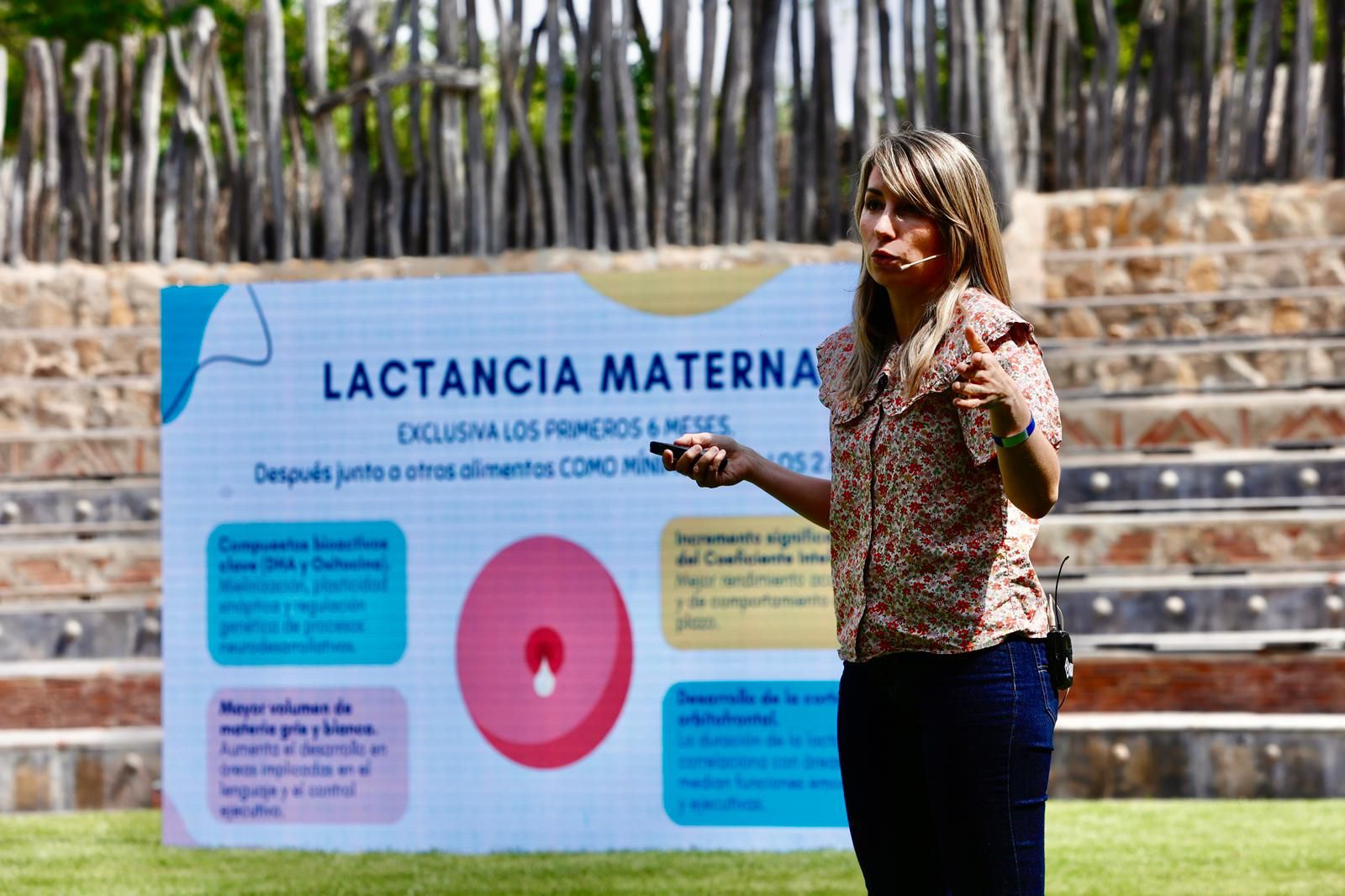 ‘La pediatra Laura’ durante su ponencia. / Miguel Ángel Montesinos
